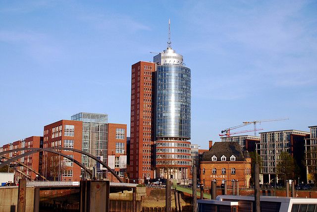 Hamburg: 1.5-Hour Comedy Bus Tour in German - The Unique Setting of Hamburg’s Rolling Stand-Up Stage