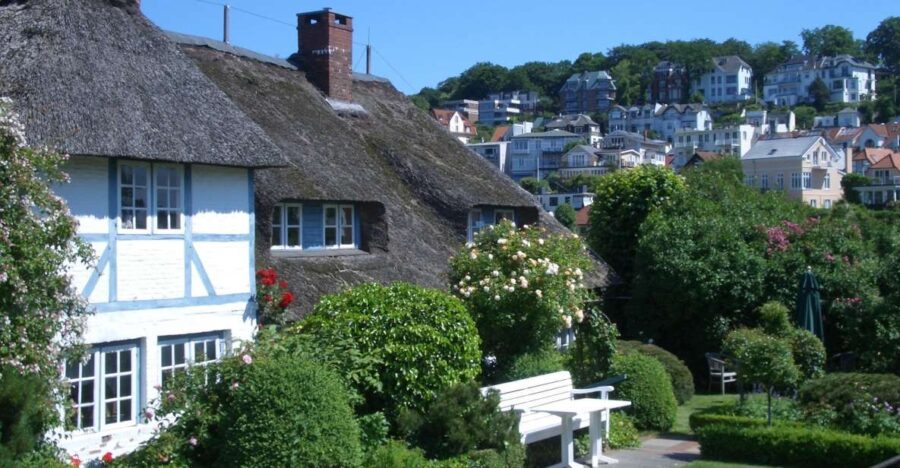 Hamburg: 2-Hour Blankenese Walking Tour - Exploring the Old Fishing Village of Blankenese