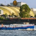 Hamburg: 2-hour harbor tour through the port of Hamburg - The Experience of the Guide and Tour Atmosphere