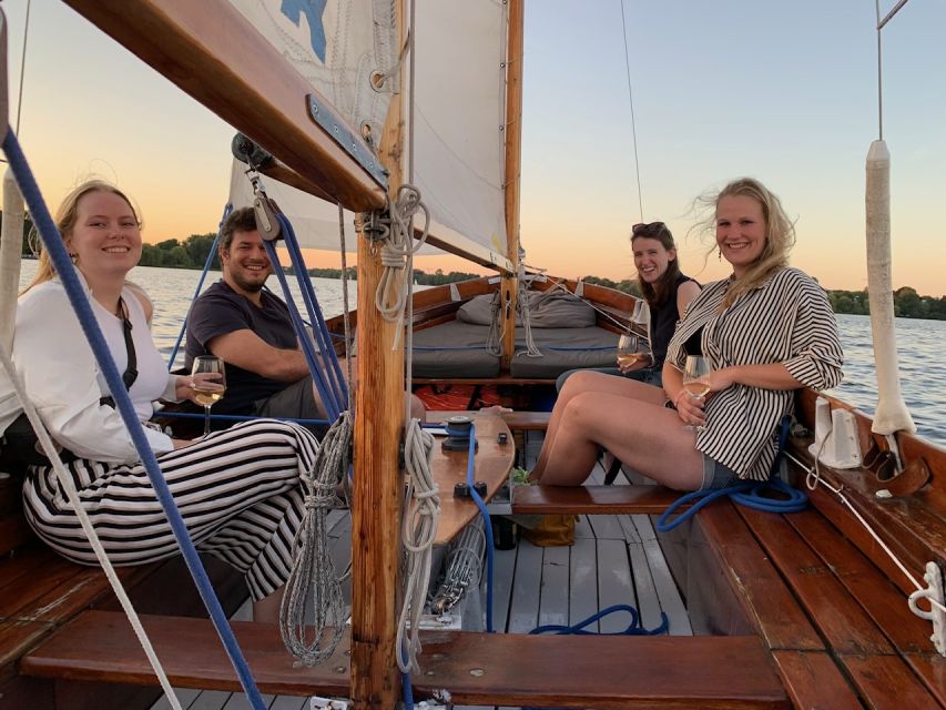 Hamburg: Alster River Sailboat Tour with Sundowner - Setting Sail on Hamburg’s Classic Wooden Cutter