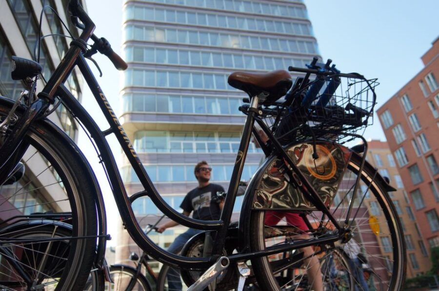 Hamburg: Bike Rental - The 3-Gear City Bike and Its Features
