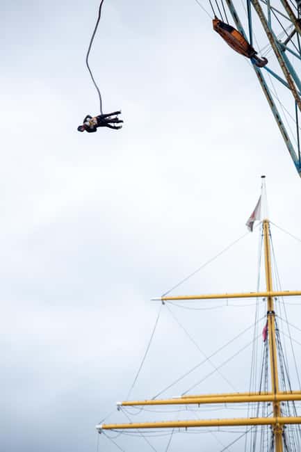 Hamburg: Bungee Jumping 50 Meters High over the Harbor - The Jump Experience from the Crane