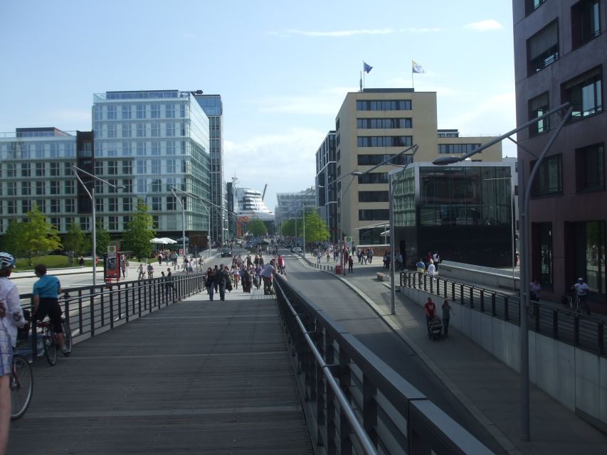 Hamburg: City Tour by Bike with Elbphilharmonie incl. Bike - Starting Point and Meeting Logistics in Hamburg