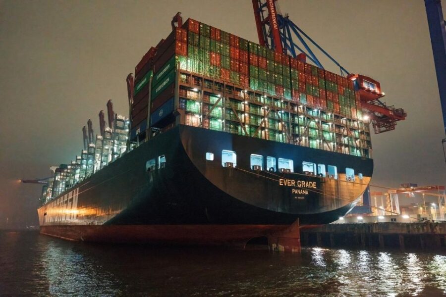 Hamburg Combi: 1,5h Evening Cruise & 2h Reeperbahn Tour - Exploring the Reeperbahn’s Iconic Landmarks and Nightlife