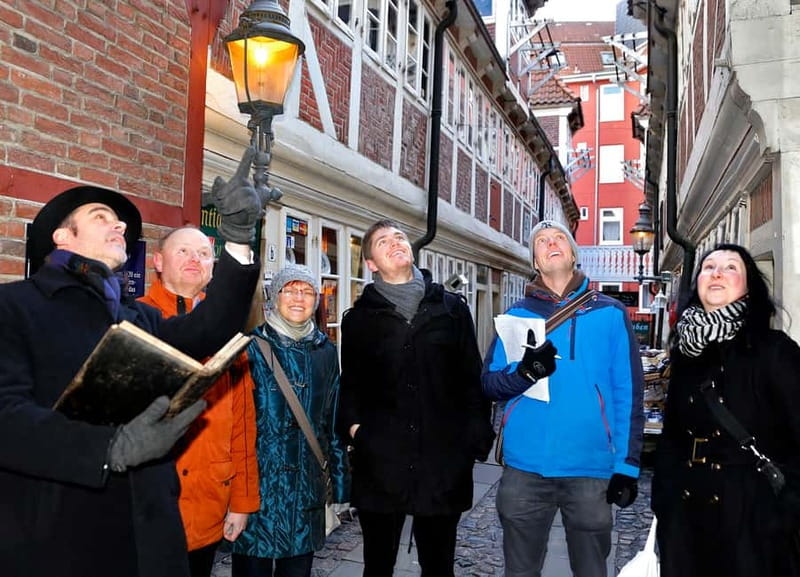 Hamburg: Interactive Crime Theater Tour in German - Starting at Stephansplatz: The Meeting Point for a Spooky Adventure