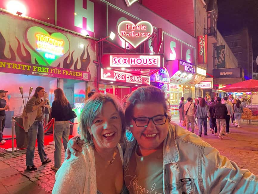 Hamburg: Neighborhood tour with an ex-dominatrix - Starting Point at Marys Treff: Your First Glimpse of St. Pauli