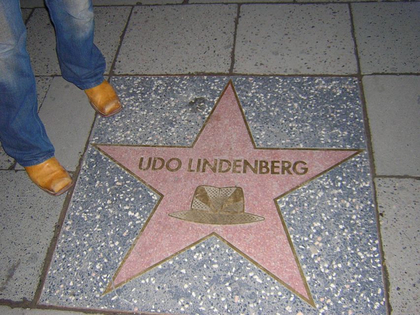 Hamburg: Original Kiez Tour in German with Eddy Kante - The Unique Perspective of Eddy Kante as Guide