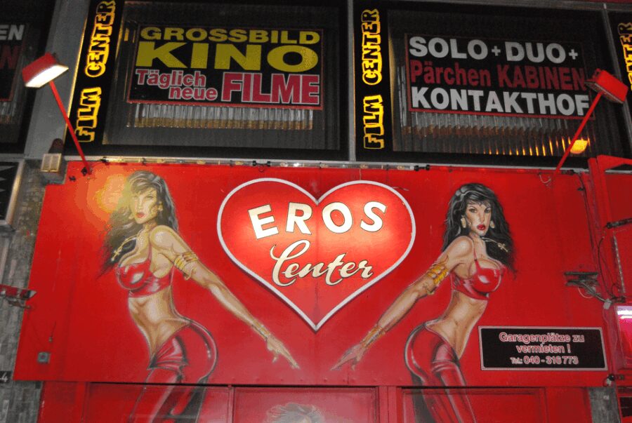 Hamburg: Private 1.5-Hour Walking Tour of St. Pauli - Exploring the Reeperbahn and the Red Light District