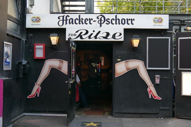 Hamburg: Red- & Bluelight - Private guided Reeperbahn Tour - Starting at Beatles-Platz: Hamburg’s Musical Roots