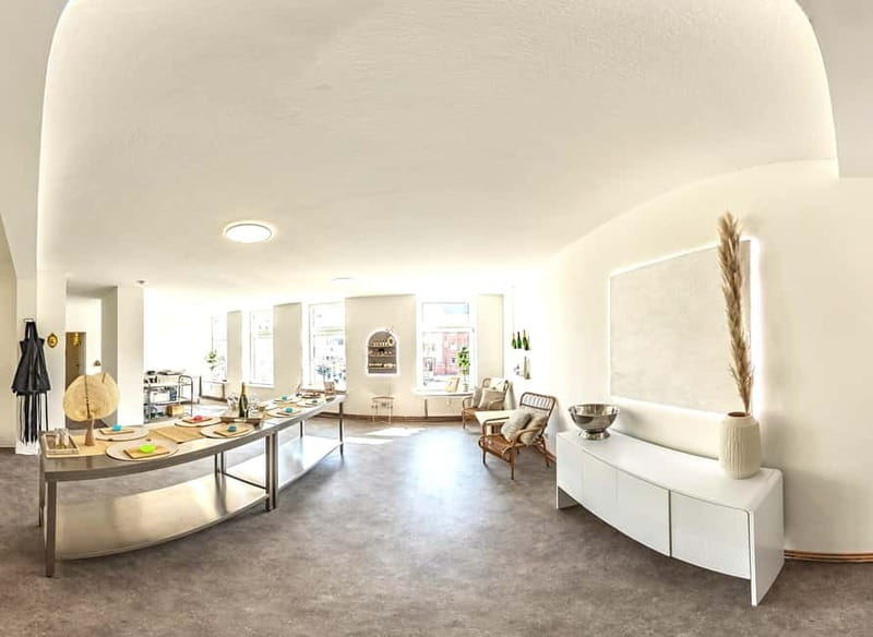 Hamburg: Soap art workshop with champagne - How the Workshop Begins: Welcome with Champagne and Insights