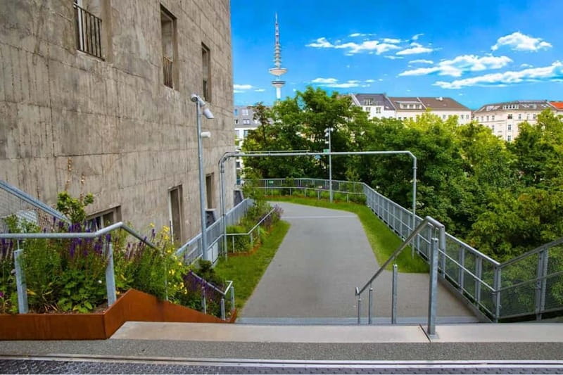Hamburg: St. Pauli Green Bunker Tour in German - Starting Point: Meeting at U-Bahn Feldstraße