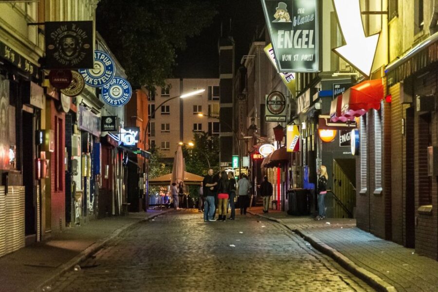 Hamburg: St. Pauli Highlights Guided Tour with Beer for 18+ - Discover the Famous Zur Ritze Boozing Club in Hamburgs Red-Light District