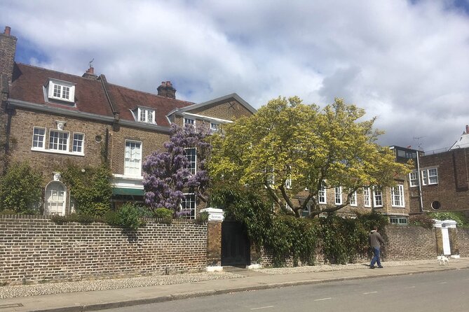 Hammersmith to Chiswick: A Self-Guided Audio Tour along the Riverside - Exploring the Rutland Arms Pub and Its History