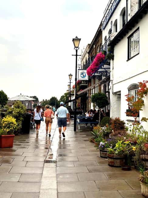 Hammersmith: Winter Scenic Walking Tour & Prosecco Toast - Exploring the Iconic Hammersmith Bridge