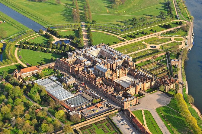 Hampton Court Guided Tour. Full day Access & High Tea - Inside Hampton Court Palace: Tales of Tudor and Royal Life