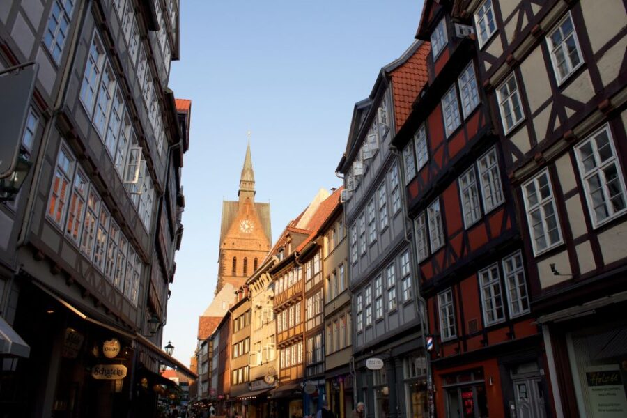 Hanover: Night tour with night watchman Melchior - Themed walk through Hanover’s medieval old town