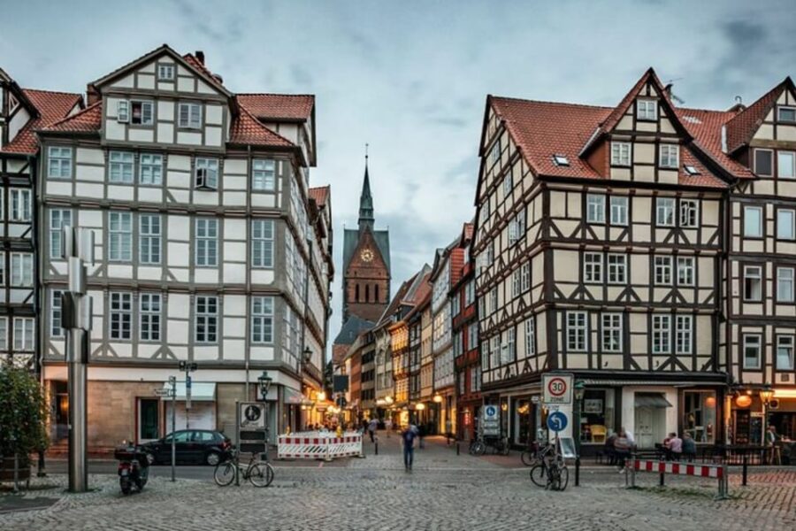 Hanover: Private Walking tour with A Guide (Private Tour) - Starting Point and Hotel Pickup in Hannover