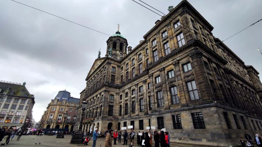 Happy B-day Amsterdam! Guided Tour with a History Buff - Starting at Melkmeisjesbrug: The Meeting Point for a City Through Time
