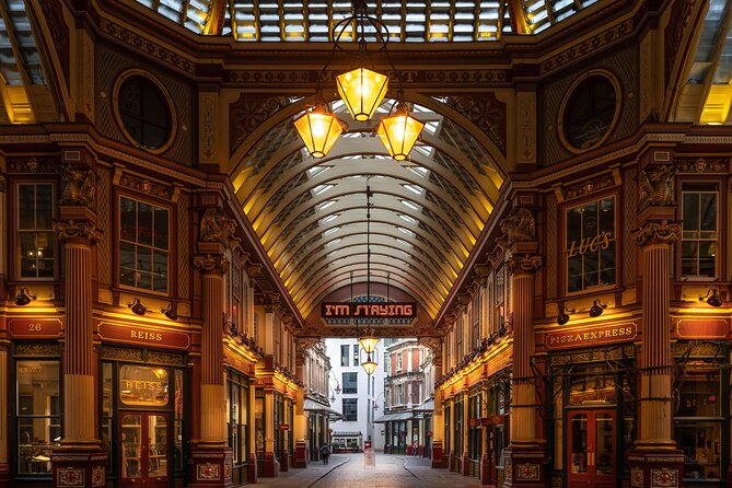 Harry Potter's most comprehensive and exclusive tour in London - Starting at Kings Cross Station and the Magic of Platform 9 ¾