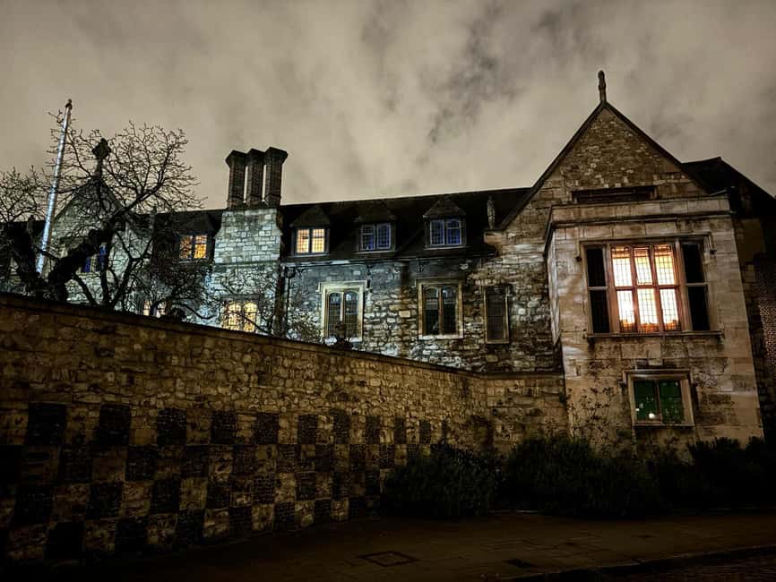 Haunted London: Ghosts and Macabre Tales - Starting Point at The Blackfriar and Meeting Details