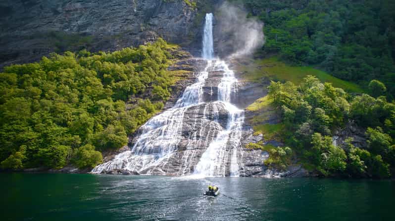 Hellesylt: Guided Geirangerfjord Boat Tour - The Guide’s Role in Enriching the Water Adventure