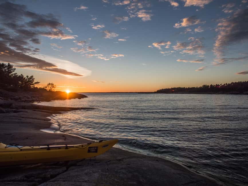 Helsinki: Midnight Sun Kayaking Tour with Campfire - Discovering Helsinki’s Archipelago and Midnight Sun