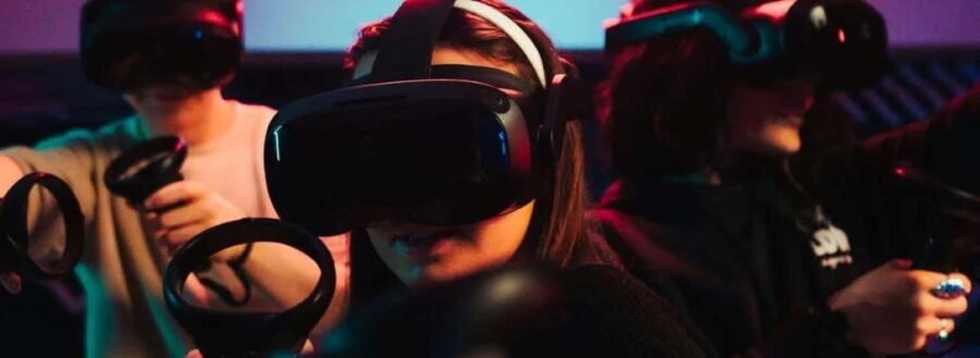 Henley: Virtual Reality Experience - Cutting-Edge VR Technology in Use