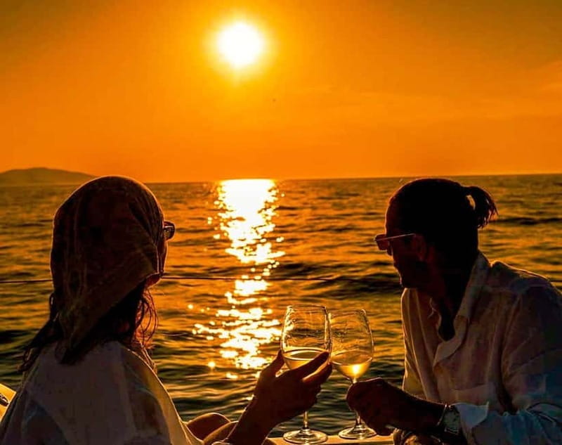 Heraklion: Dia Island Sunset Boat Tour with Dinner - Sailing across the Aegean Sea with Expert Guides