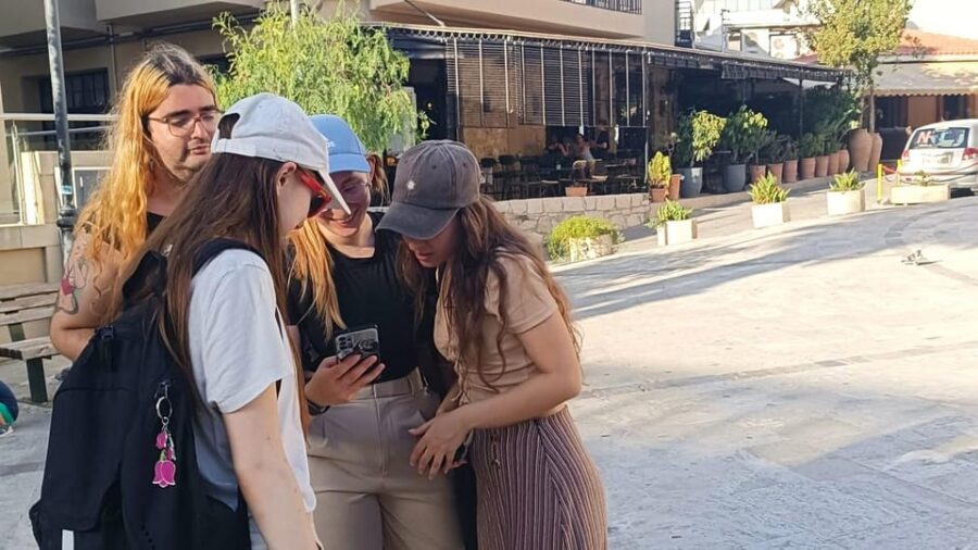 Heraklion: Family Zorba Treasure Hunt with Food Stops - Unveiling the Heraklion Landmarks: From Venetian Walls to the Port