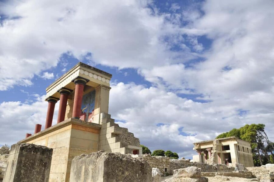 Heraklion: Guided Tour Knossos & Archanes Wine Tasting Tour - The Journey Begins at the Palace of Knossos