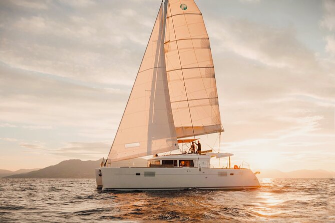 Heraklion: Private Catamaran Cruise to Dia with Meal & Drinks - Cruising on a Luxurious Catamaran in Crete