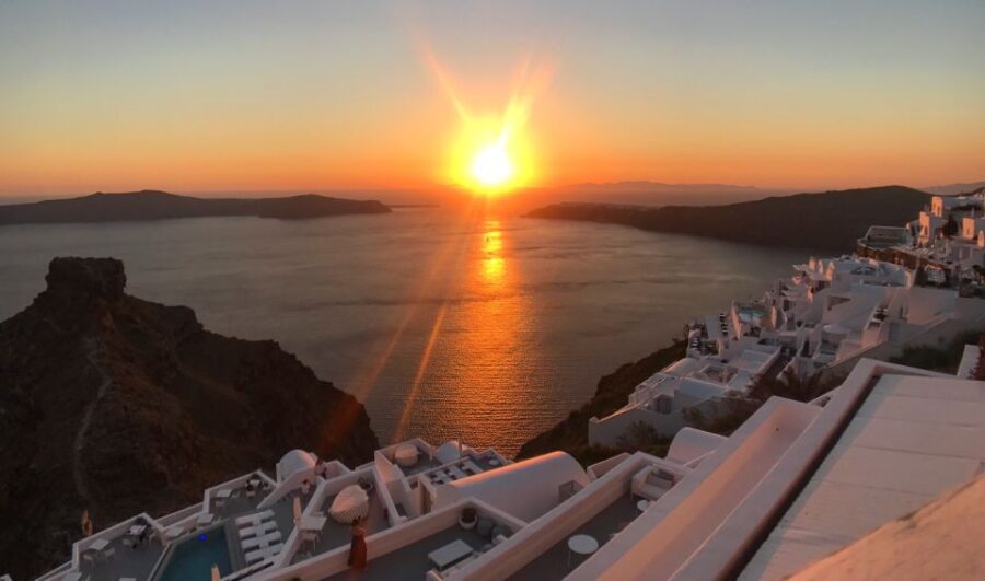 Heraklion: Santorini Day Trip with Boat Transfer & Oia Visit - Exploring Oia: The Village of Iconic White Houses