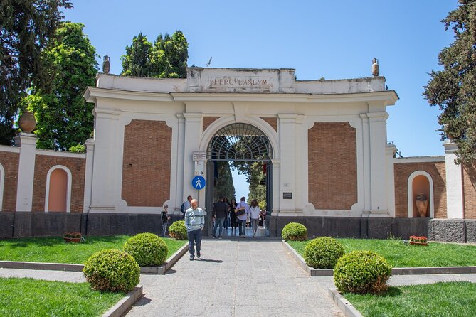Herculaneum VIP Tour with Lunch from Naples - Lunch Break at Pompeii: A Tasty Interlude