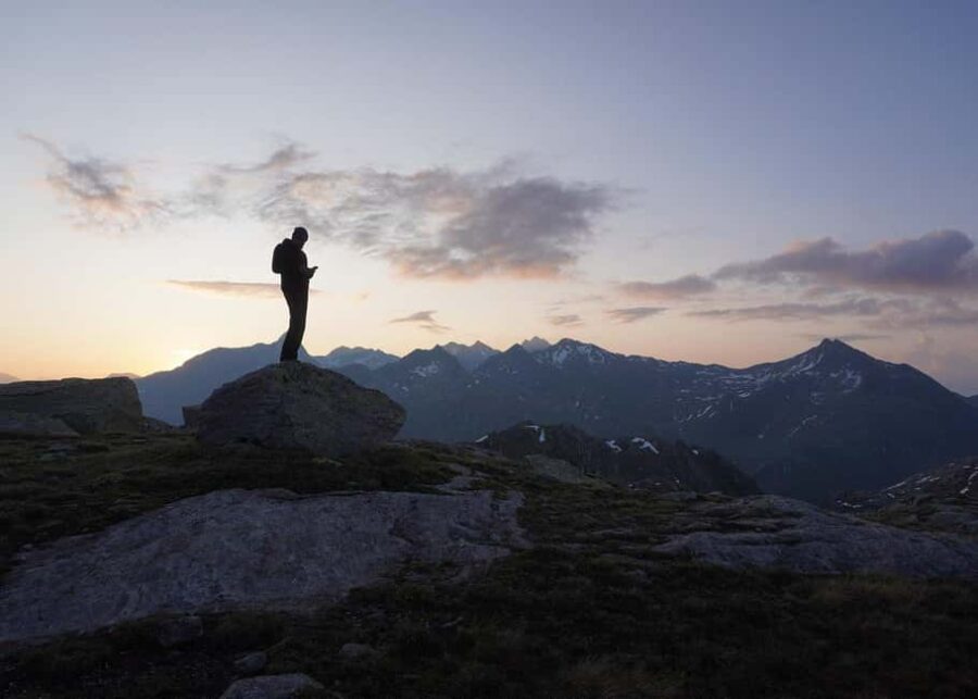 Hiking and wild camping adventure in Uri - Starting Your Adventure with Convenient Pickup in Uri