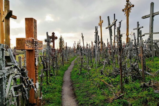 Hill of Crosses / 2 countries in 1 day - Guided Tour of the Hill of Crosses in Lithuania