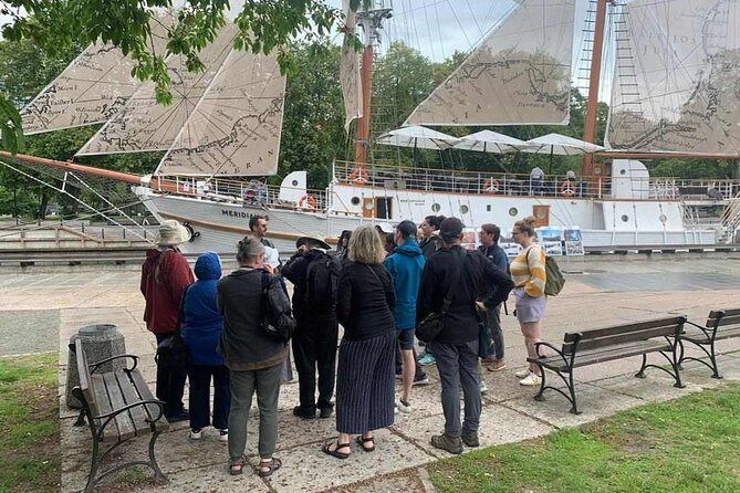 Historical Klaipeda Old Town Tour In the Lost City of Memel - Exploring the Klaipeda Old Town Map and the Chimney Sweep Sculpture