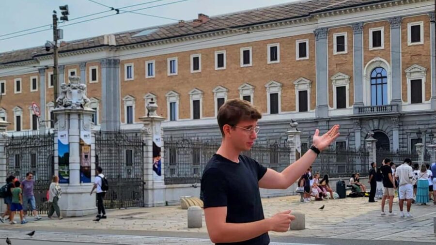 Historical walking tour of the city of Turin - Highlights of the Elegant Piazza San Carlo and the Video Opportunity