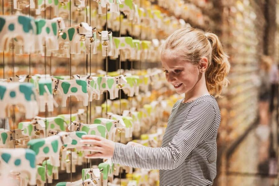 Hofstetten bei Brienz: Trauffer Erlebniswelt Ticket - Carving or Painting Your Own Wooden Cow
