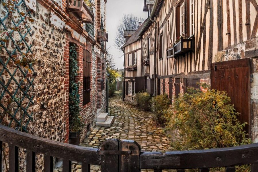 Honfleur Private Guided Walking Tour - Exploring Honfleur’s Role in the Hundred Years War