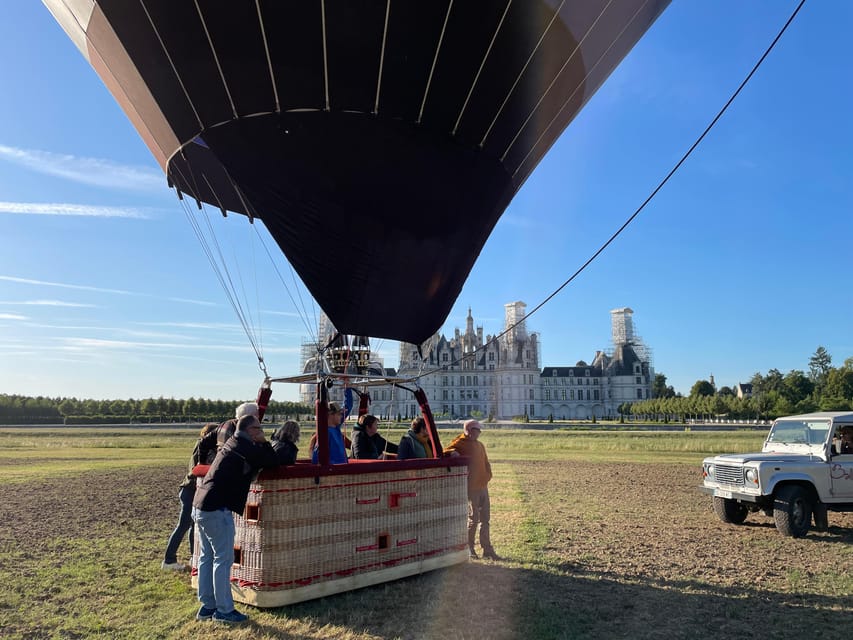 Hot air balloon flight: Flight over Sologne and castles - How the Guides Enhance the Journey