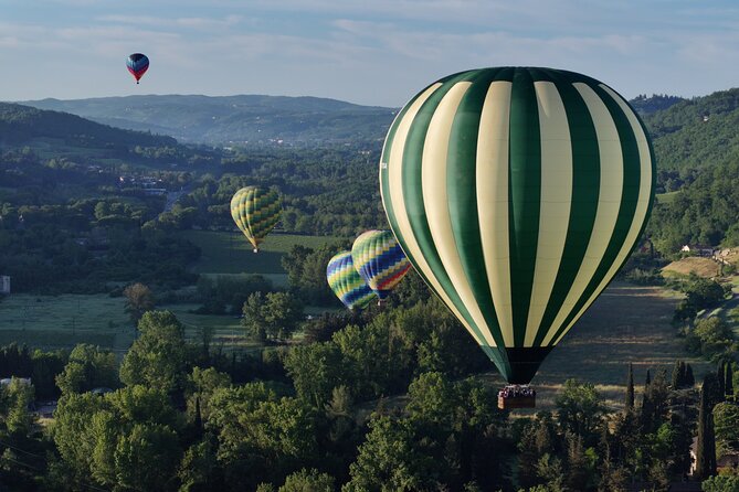 Hot air balloon over the hills of Pienza, Montalcino and Val D'Orcia - The Expertise of ENAC Certified Pilots and Flight Safety