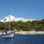 Hvar: Pakleni Islands Sailing Tour with Brunch - The Traditional Wooden Boat: Comfort and Charm