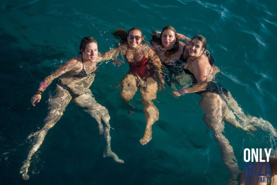 Ibiza floating club - Best Dj sesión at sea - The Ibiza Floating Club Starts at Playa d’En Bossa