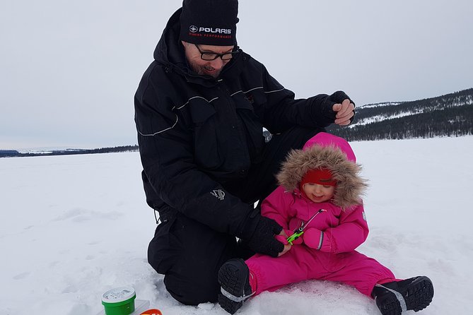 Ice fishing by car with hot beverages at Pyhä-Luosto - What’s Included in the 2-Hour Tour