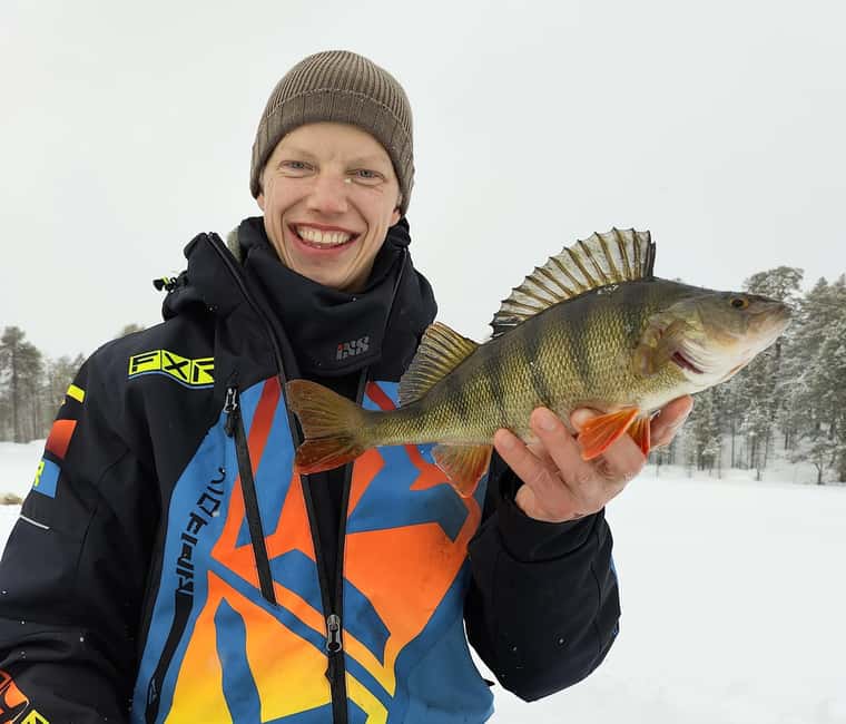 Inari: 2 hour Ice Fishing at Lake Inari - Catch Fish and Learn Local Techniques