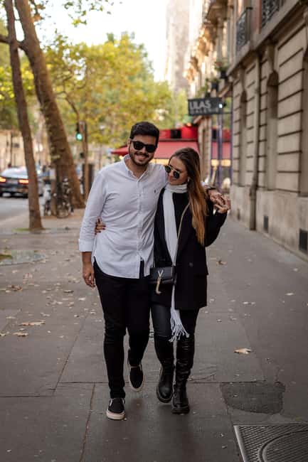 Inclusive and private photoshoot in the heart of Paris - Starting Point at 8 Port de Suffren and Meeting the Photographer