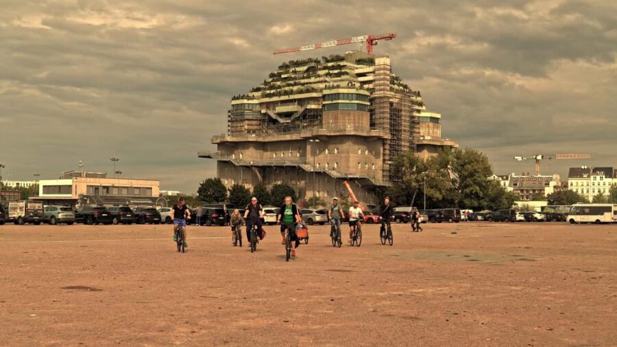 Insta Bike Tour with Guide in Hamburg - Starting Point at Hamburg City Cycles