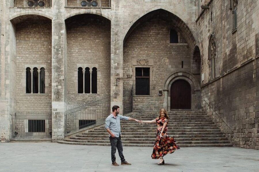 Instagram tour of Barcelona with a private photographer - Photography Assistance and Natural Posing Tips