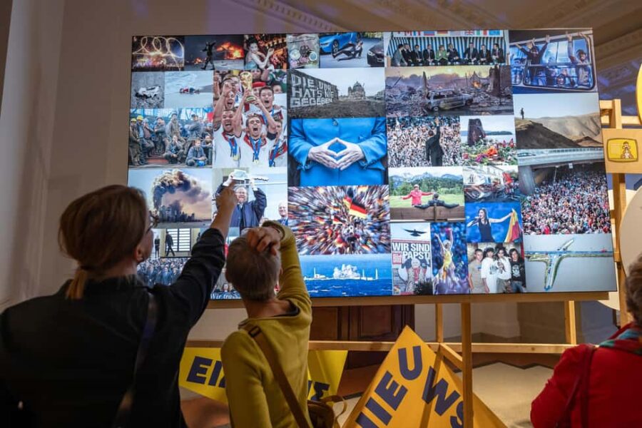 Interactive family tour of the Nachrichten - News exhibition - Exploring the News Exhibitions Learning Goals
