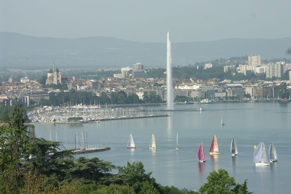 International & Panoramic Tours Geneva - Exploring Geneva’s International District and UN Photo Stop